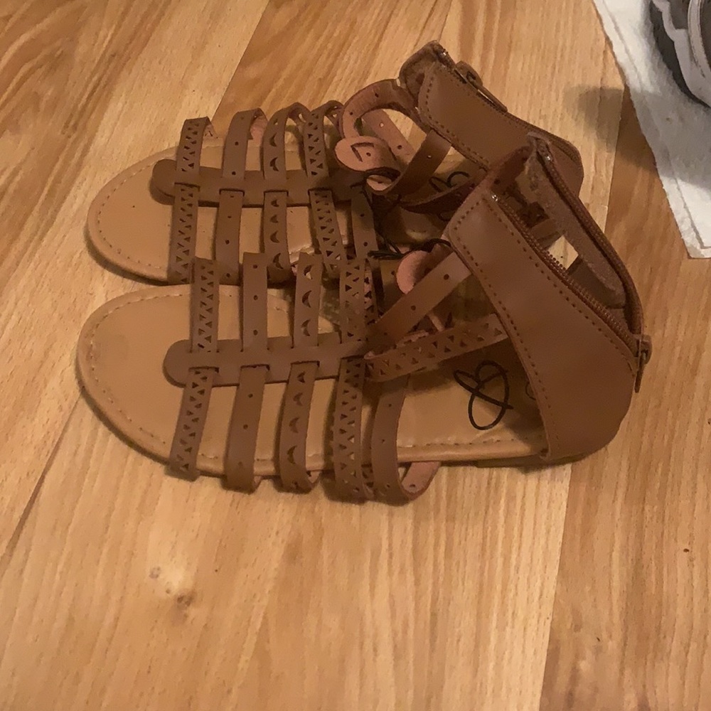 Sandles - Picture 3 of 4
